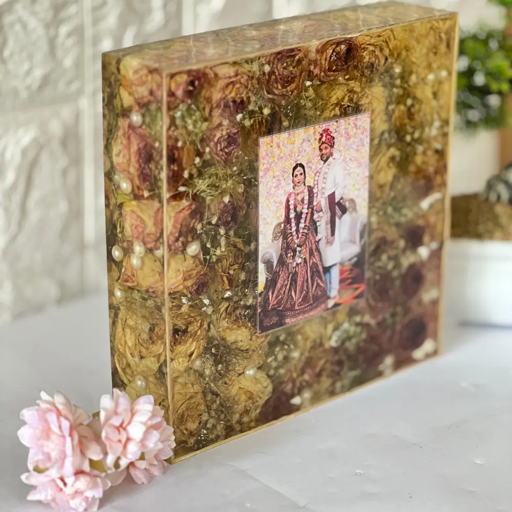 Deep-Casting Frame with Varmala Flowers & Couple Photo Presevation (8 Inch)