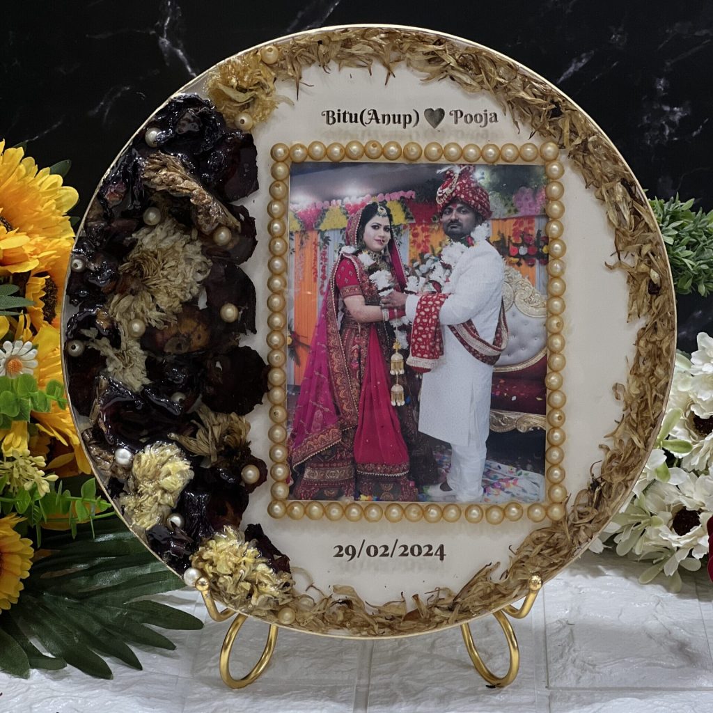 10 Inch Garland Photo Preservation Frame
