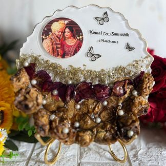 8-inch curve varmala preservation frame with 3D pattern, photo & petals