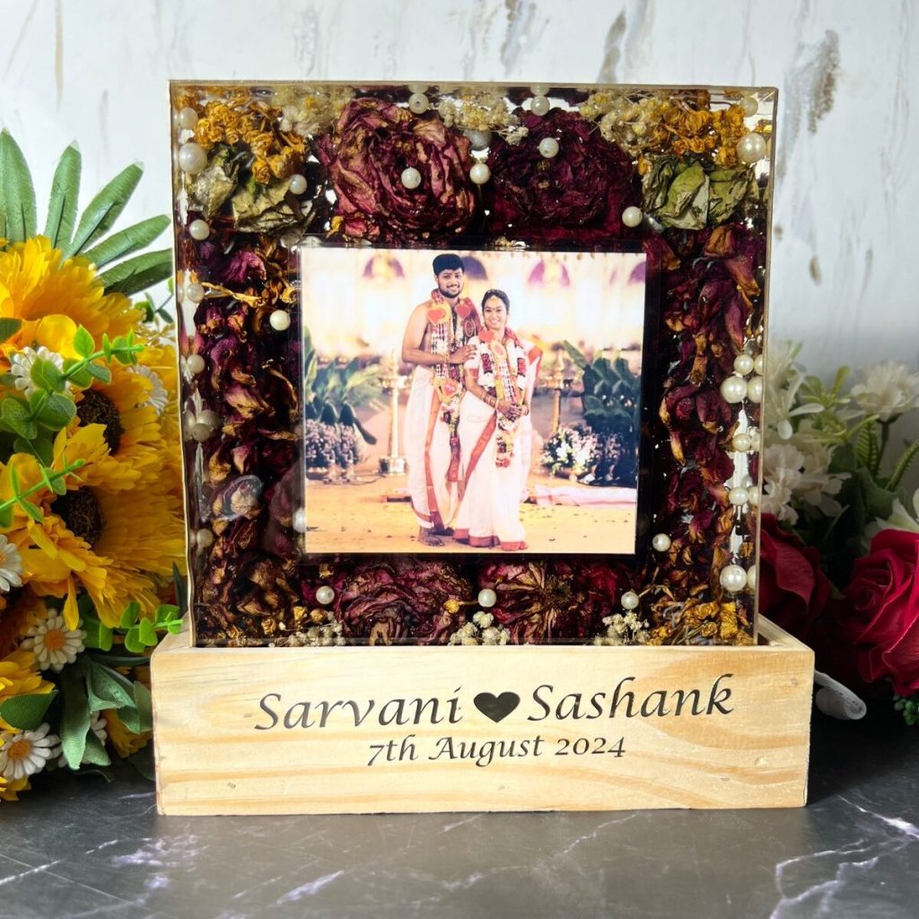 8-inch LED block frame with preserved garland & photo