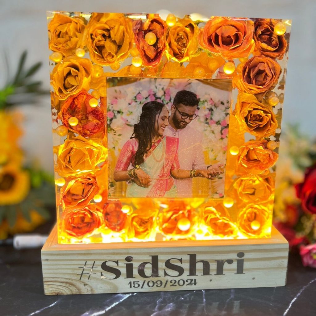 Square-Shaped Frame with Resin Flower Preservation (10 Inch)
