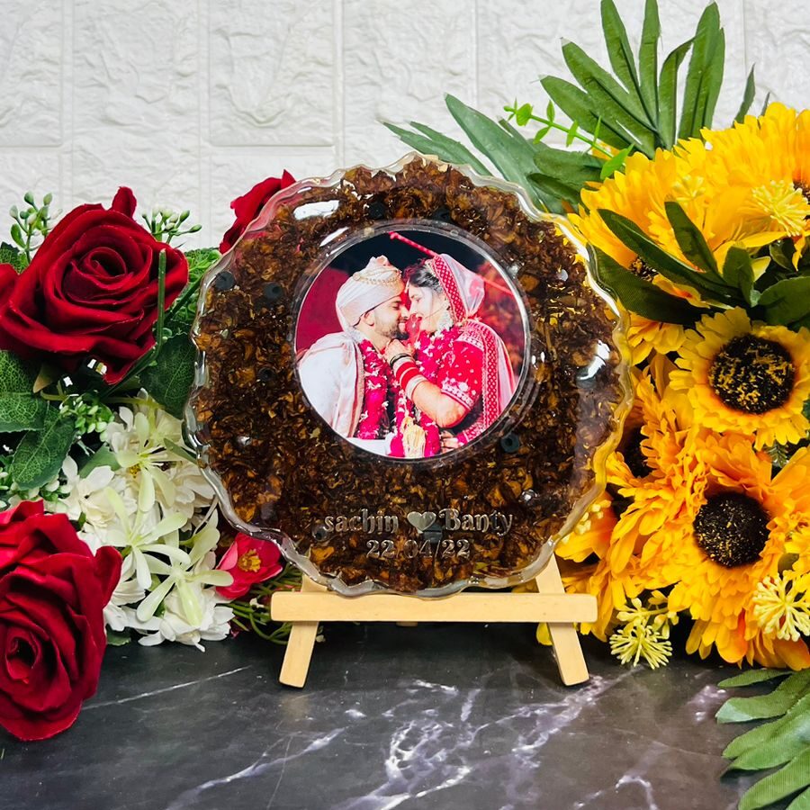 6-inch curved deep-casting varmala preservation photo frame with wooden stand