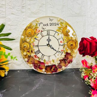 8-inch epoxy resin clock with preserved flowers, pearls.
