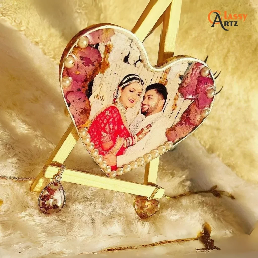 Resin Keepsake with Heart-Shaped Frame (7 Inch)