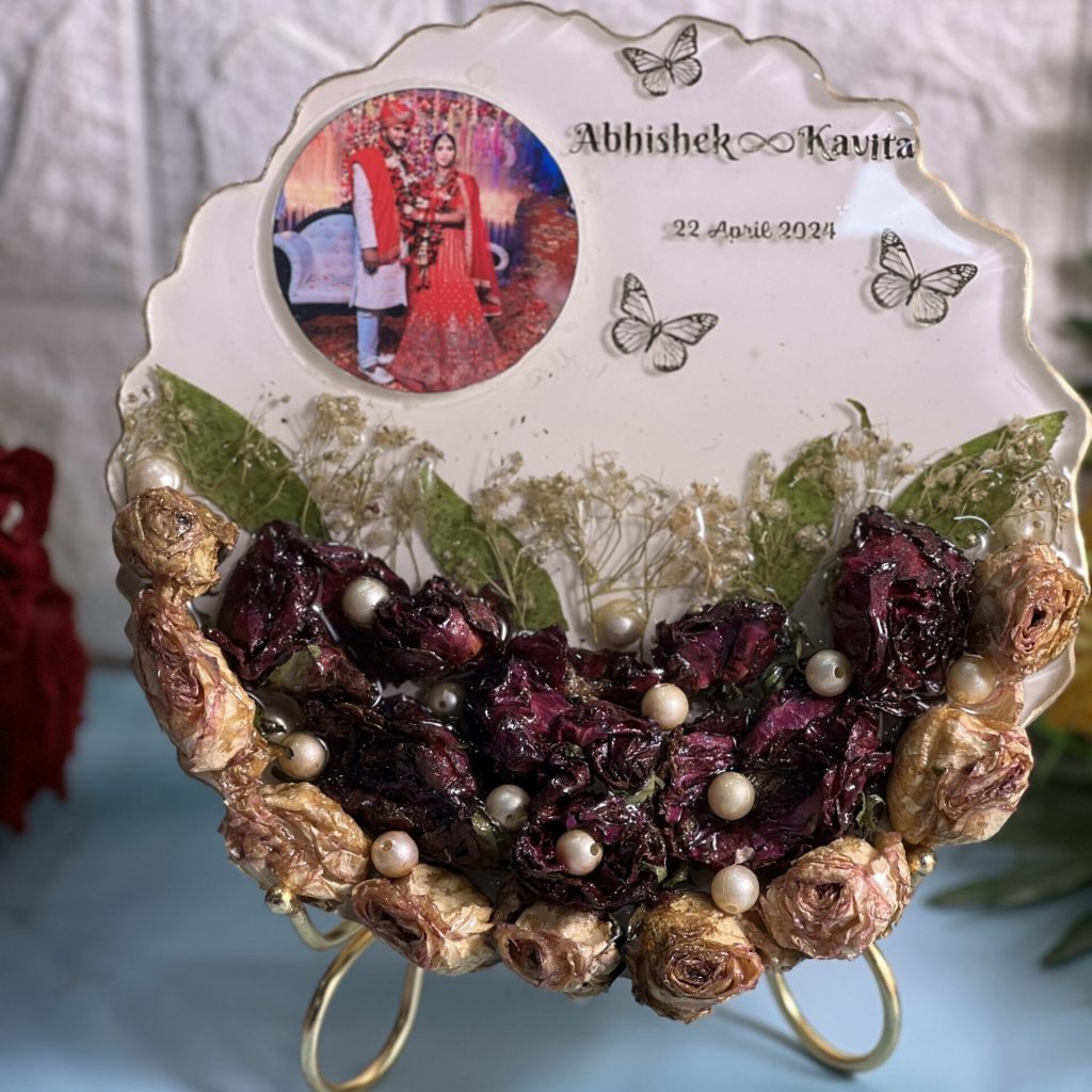 Handmade Varmala Flower Preservation in (8 ) Inch Resin Frame