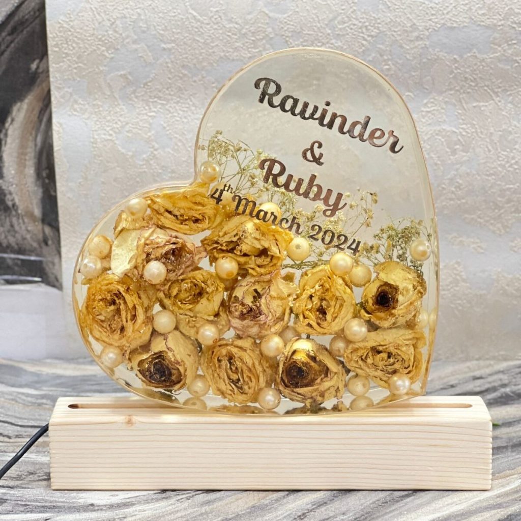 Preserving Flowers in Resin LED Lamp