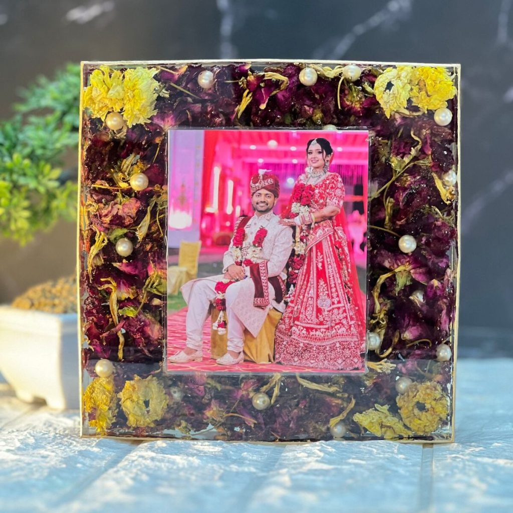Resin Couple Photo Frame with Varmala Preservation ( 8 inch )
