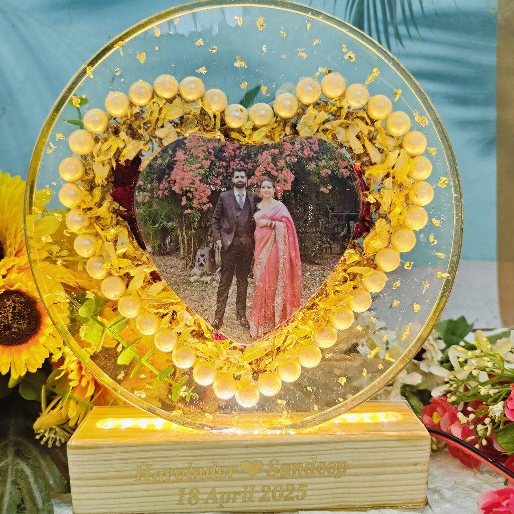 8 Inch Heart Shape Resin LED Photo Frame