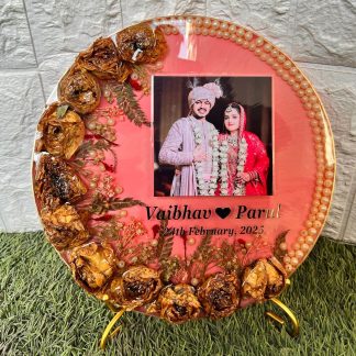 Round Wedding Garland Photo Frame in Resin – 8 Inch