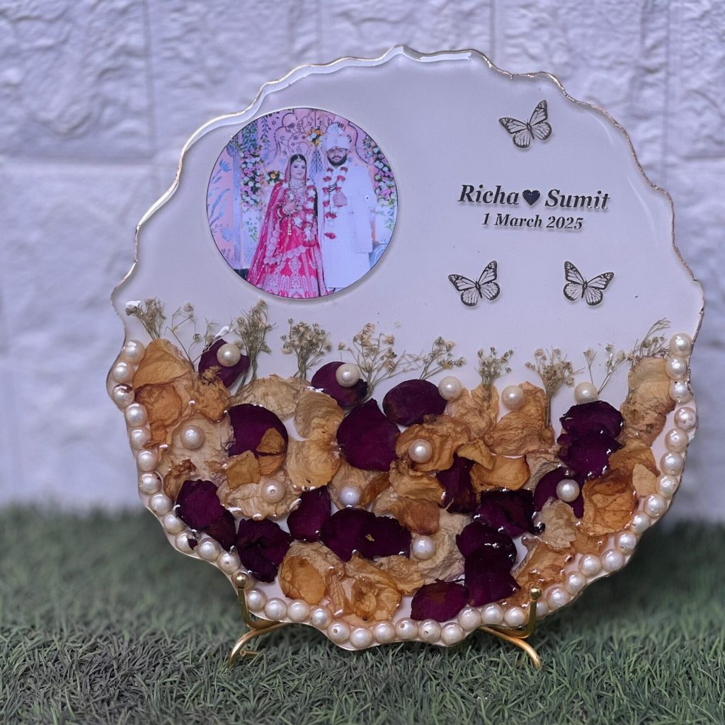 Round Resin Wedding Garland Photo Frame – 8 Inch
