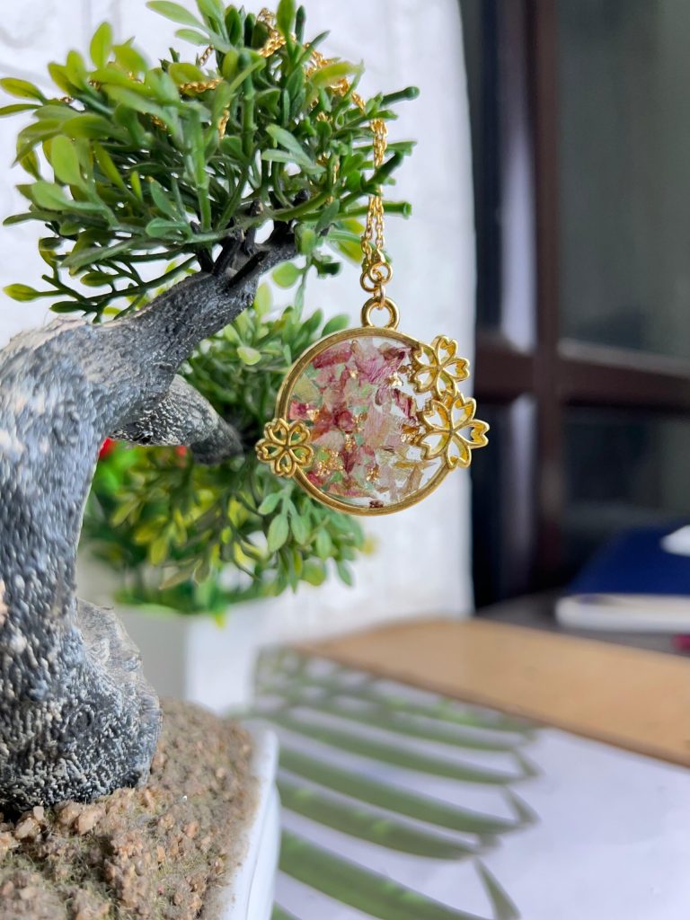 Resin Garland Preservation Pendant