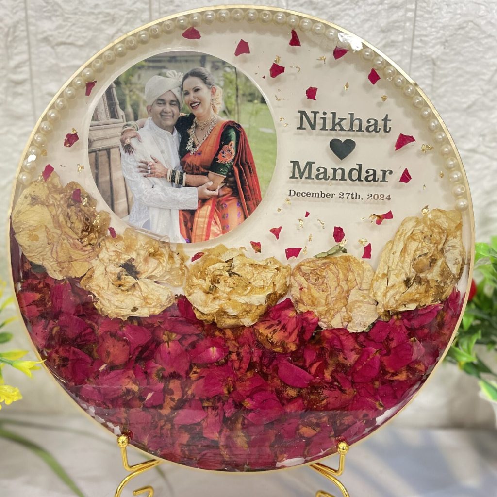 Round Resin Wedding Flowers Preserved Photo Frame – 10 Inch