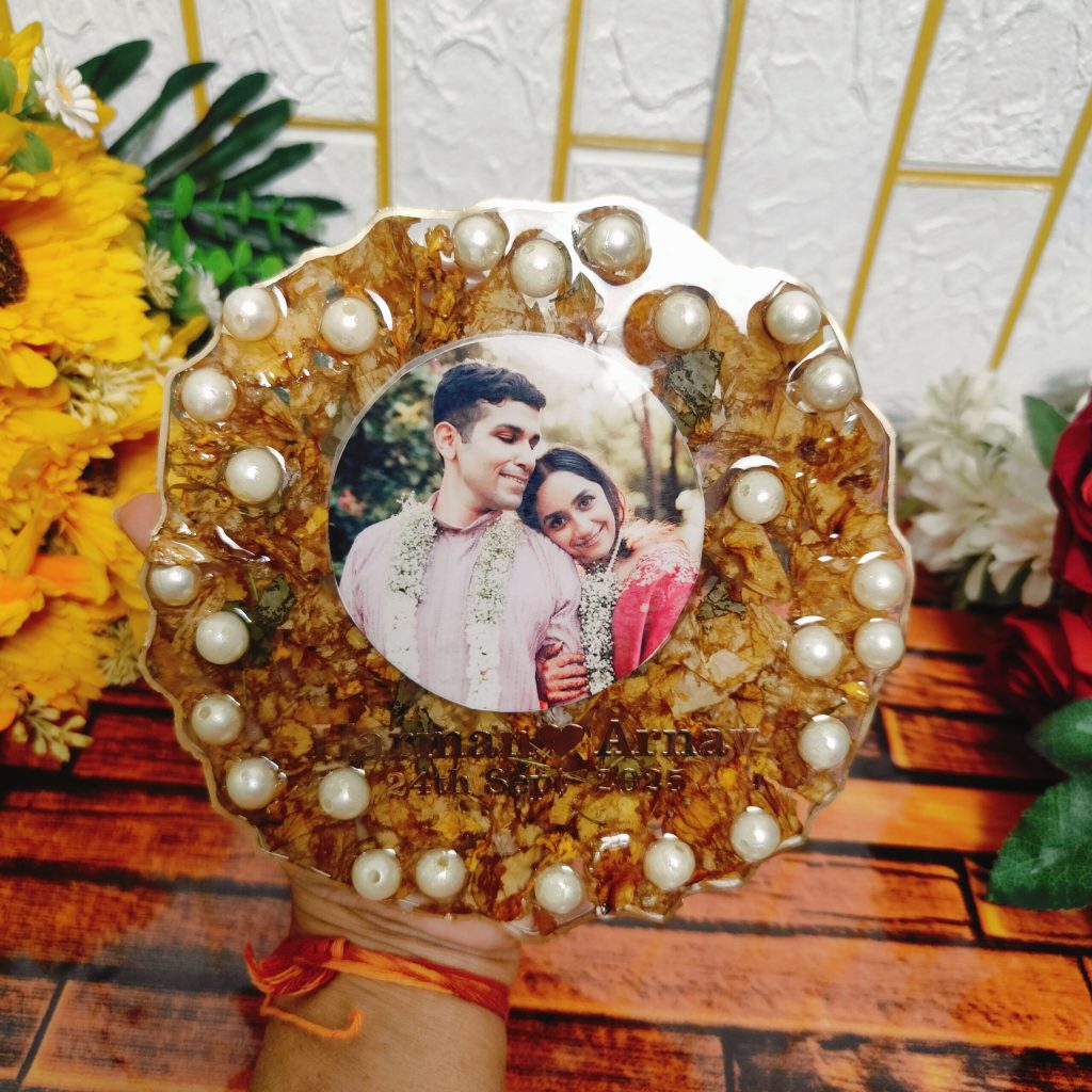 6 Inch Round Marriage Garland Preservation Frame