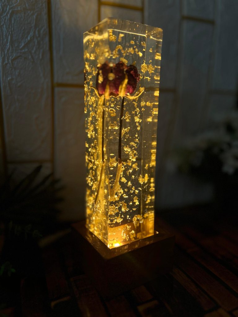 Resin Wedding Rose Preserved LED Lamp