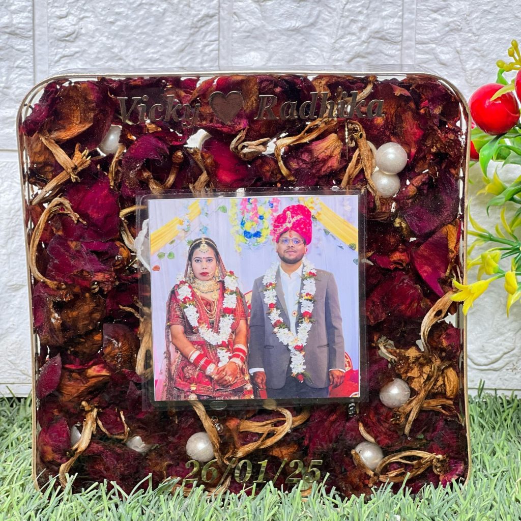 Wedding Photo Frame with Flower Preservation in Resin – 6 Inch