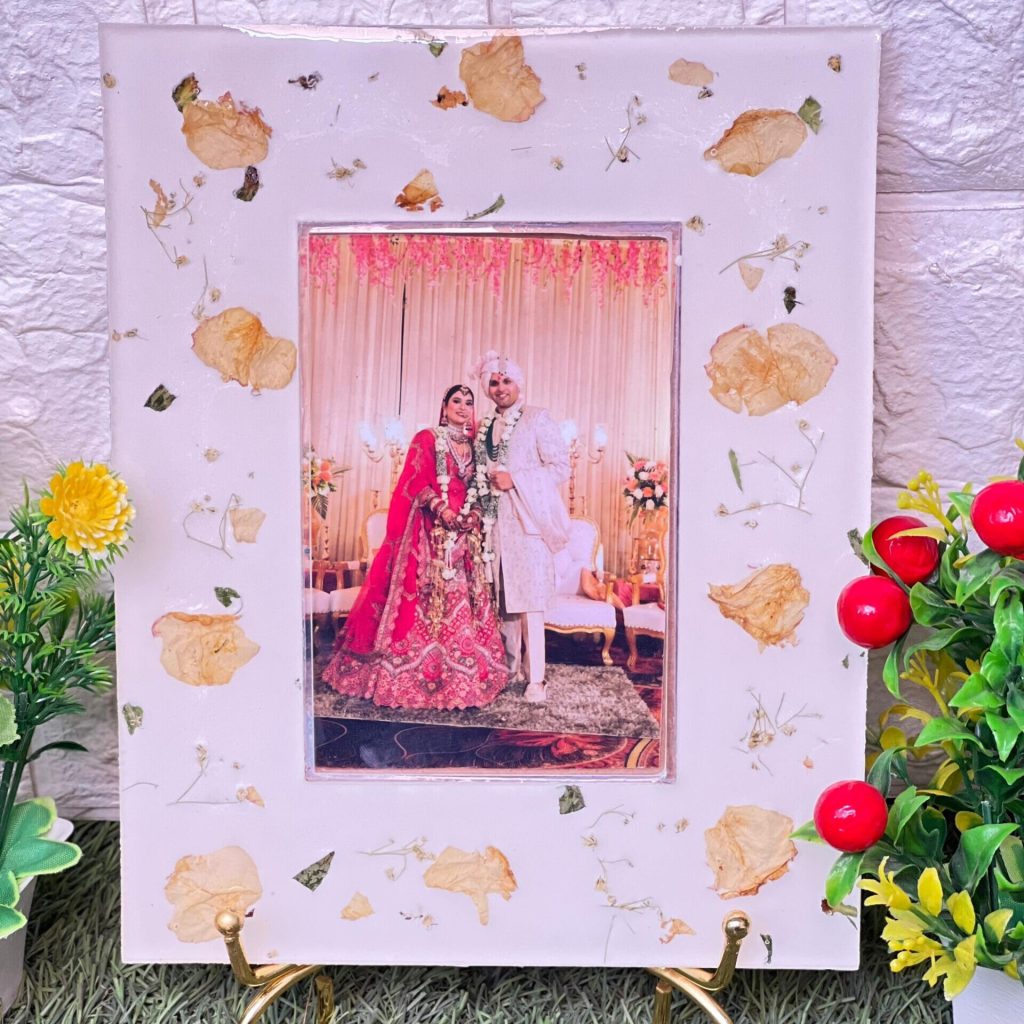 Epoxy Photo Frame with Real Flowers Preservation – 9×11 Inch
