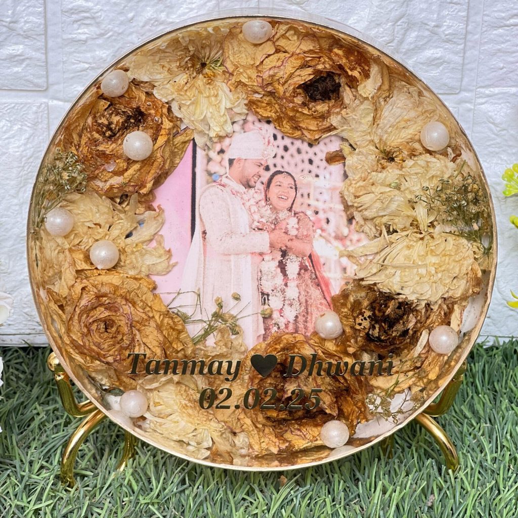 Epoxy Resin Photo Frame with Varmala Preservation – 6 Inch