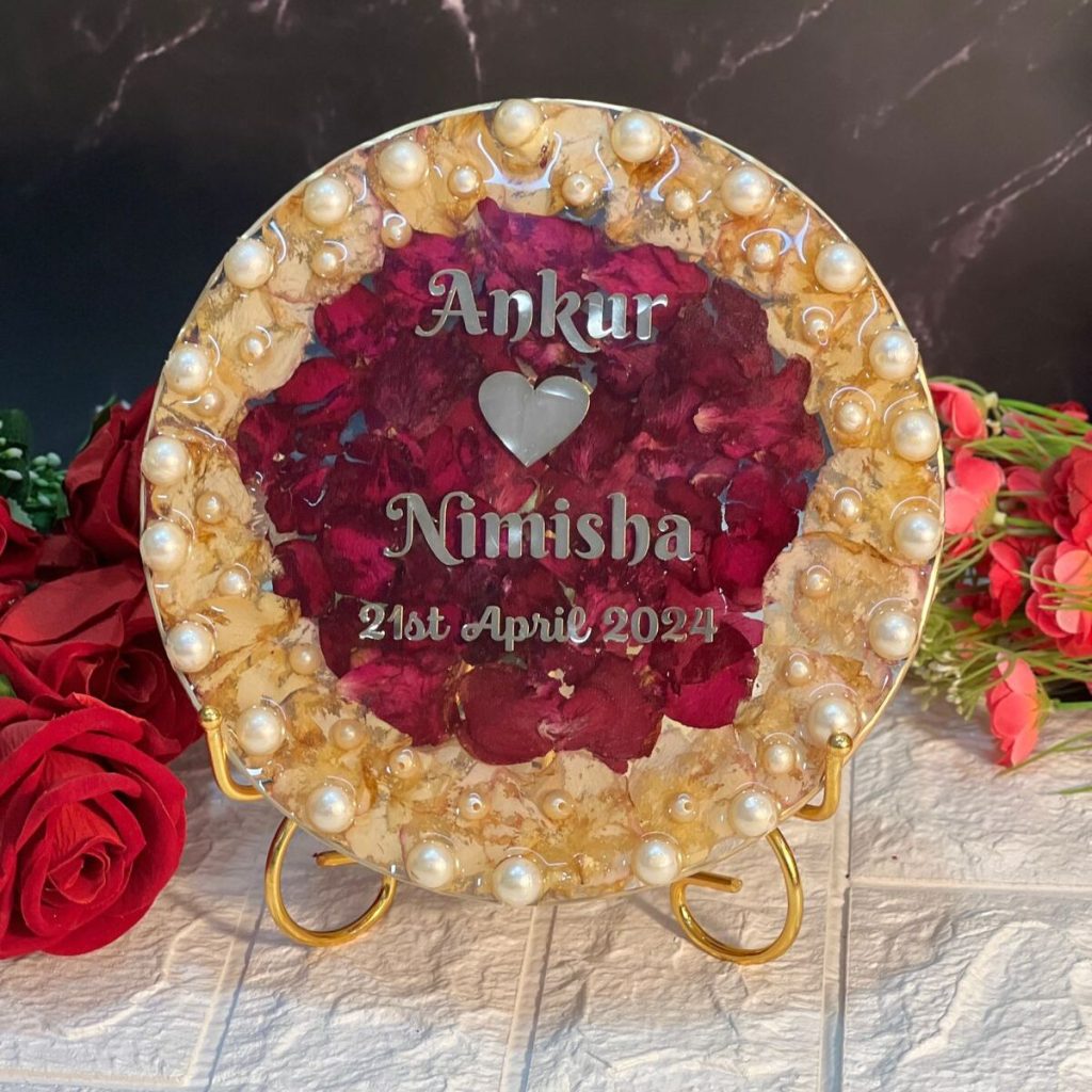 Preserve Flowers in Resin with Couple Name & Date ( 8- Inch)