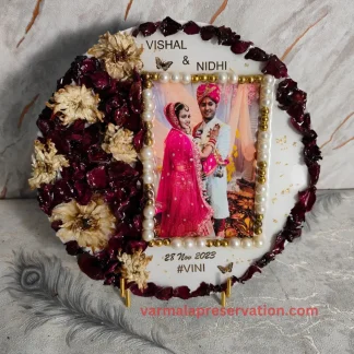 Round Varmala Preserved Photo Frame (10 Inch)
