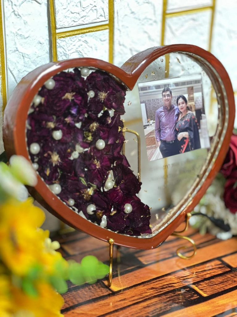 8 Inch LED Resin Wedding Garland Preservation Heart Frame