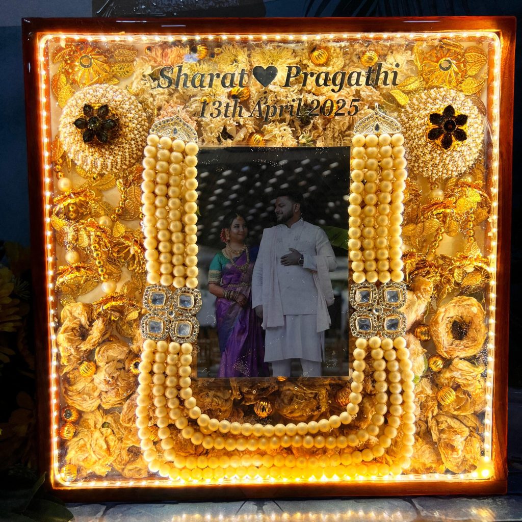 LED Wedding Photo Frame With Preserved Flowers