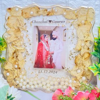 Curved Shape Varmala Resin Photo Frame – 8 Inch